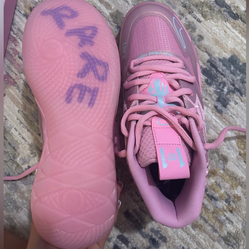 Lamelo Basketball shoes size 7.5. light pink color.
